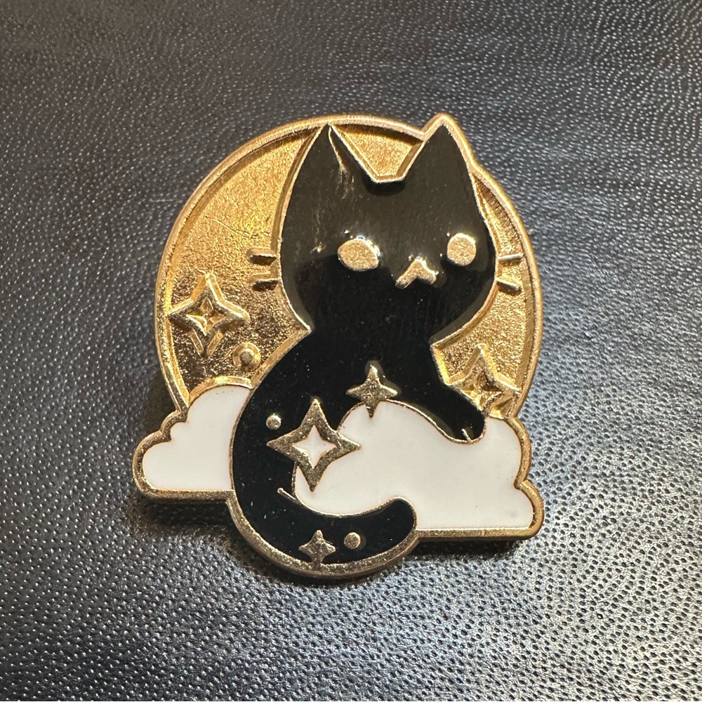 Cat Pin - Picture 1 of 1